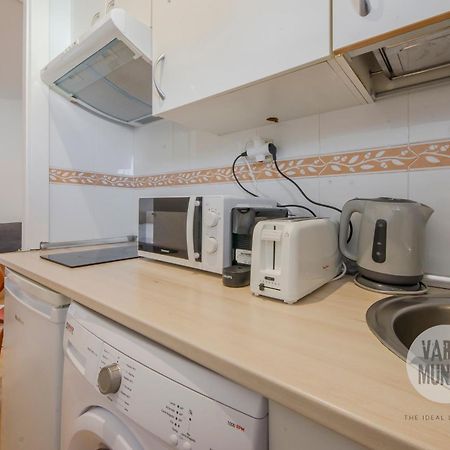 Retiro Para 3 En Sol, Conoce Concepcion Jeronima Madrid Esterno foto